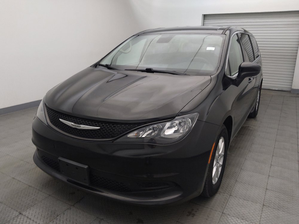 Used 2022 Chrysler Voyager LX FWD image 15