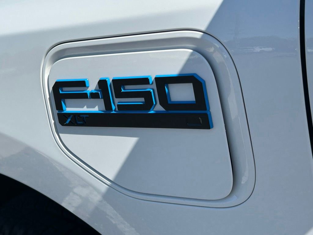 Used 2025 Ford F150 Lightning XLT AWD/4WD image 43