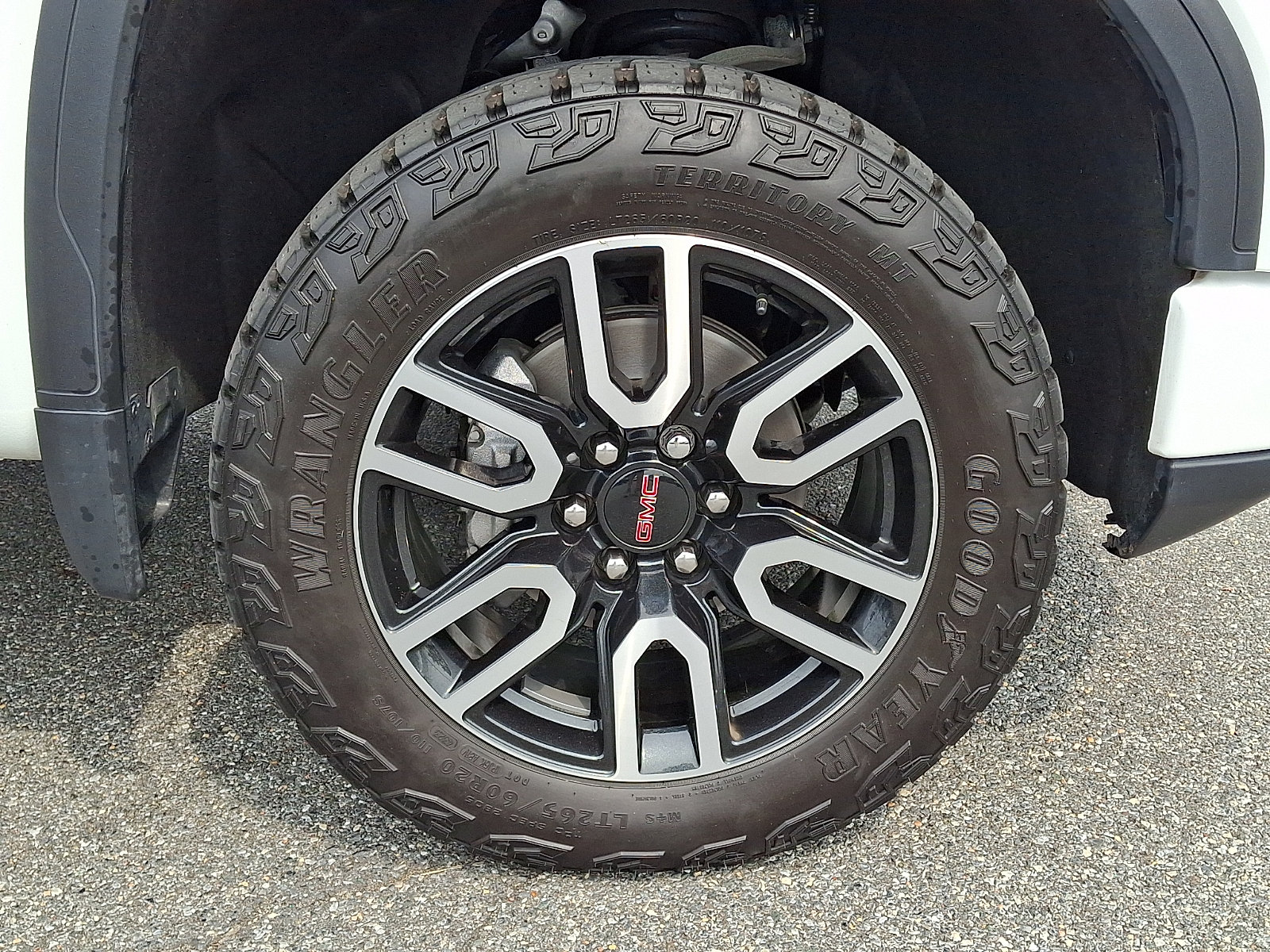 Certified 2024 GMC Sierra 1500 AT4 w/ Technology Package AWD/4WD image 8