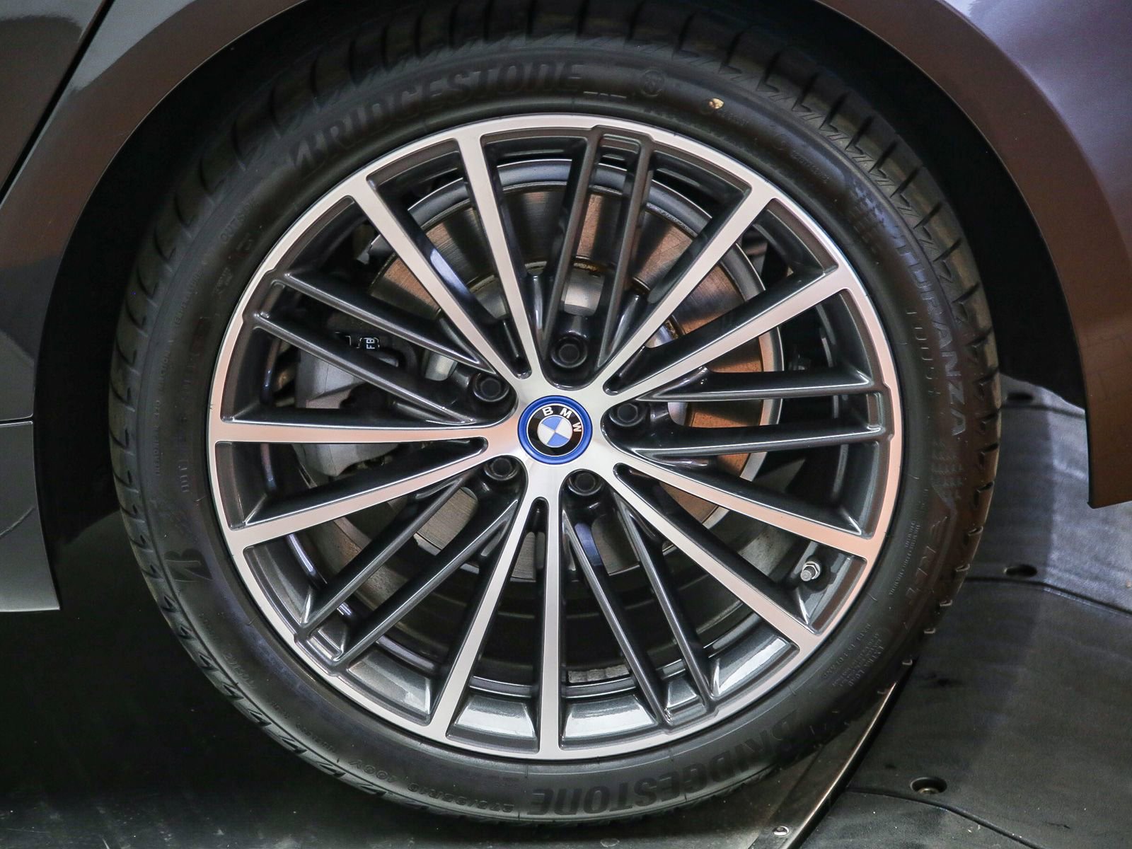 Certified 2023 BMW 530e w/ Premium Package RWD image 11