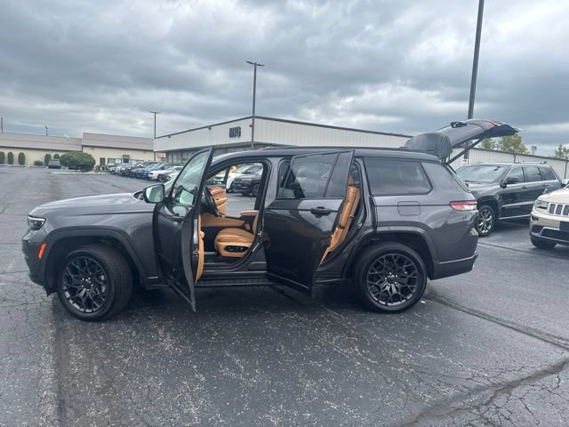 Used 2025 Jeep Grand Cherokee L Summit AWD/4WD image 34