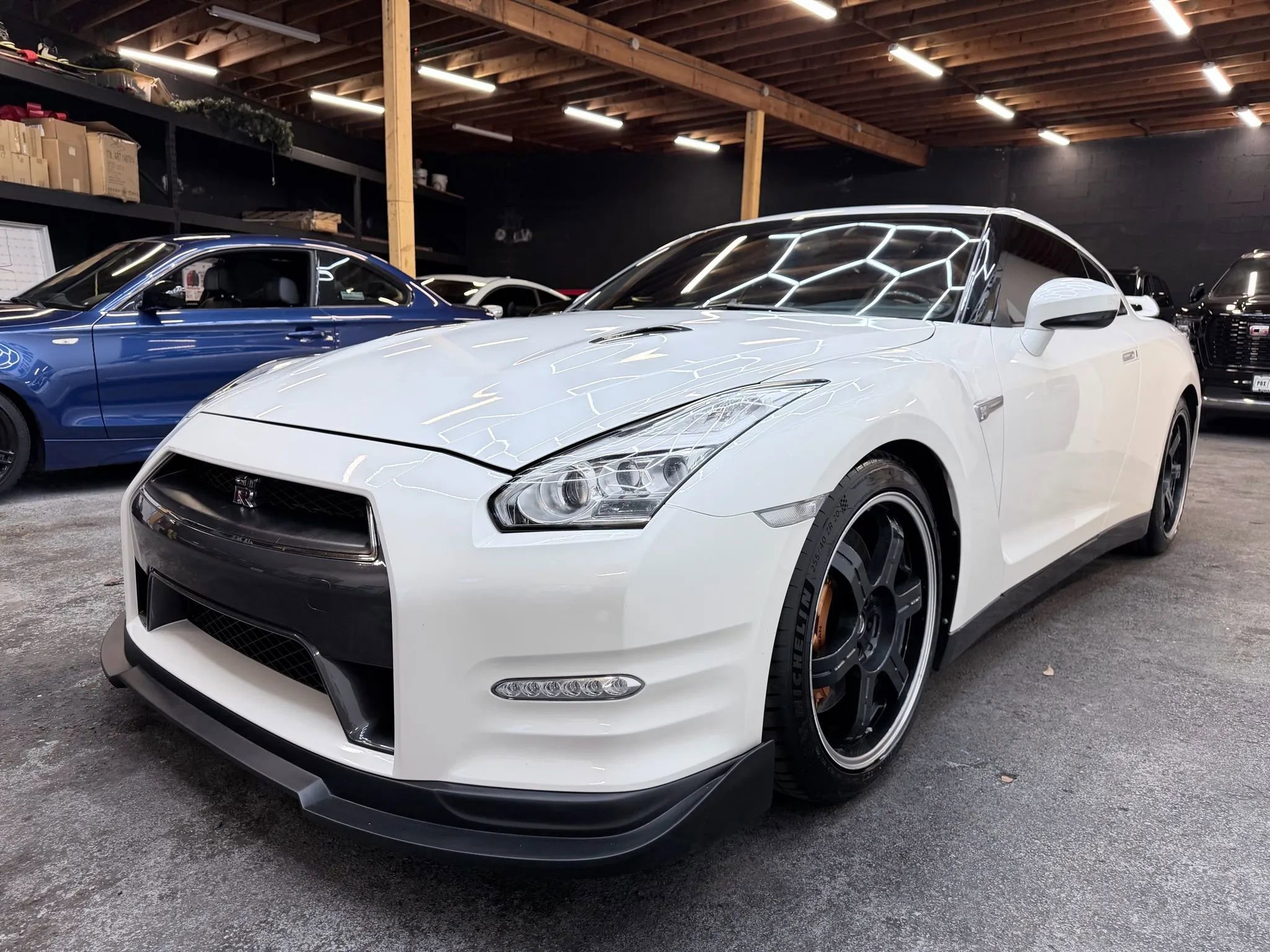 Used 2015 Nissan GT-R Premium image 4