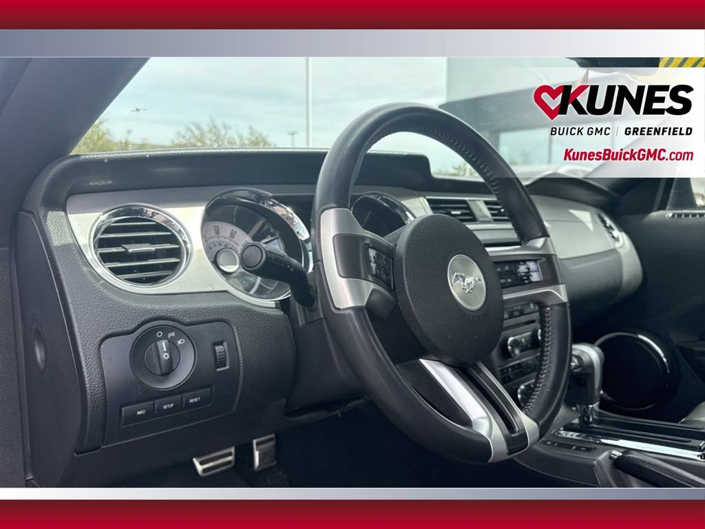 Used 2010 Ford Mustang Coupe RWD image 15