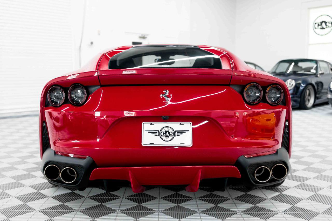 Used 2018 Ferrari 812 Superfast RWD image 9