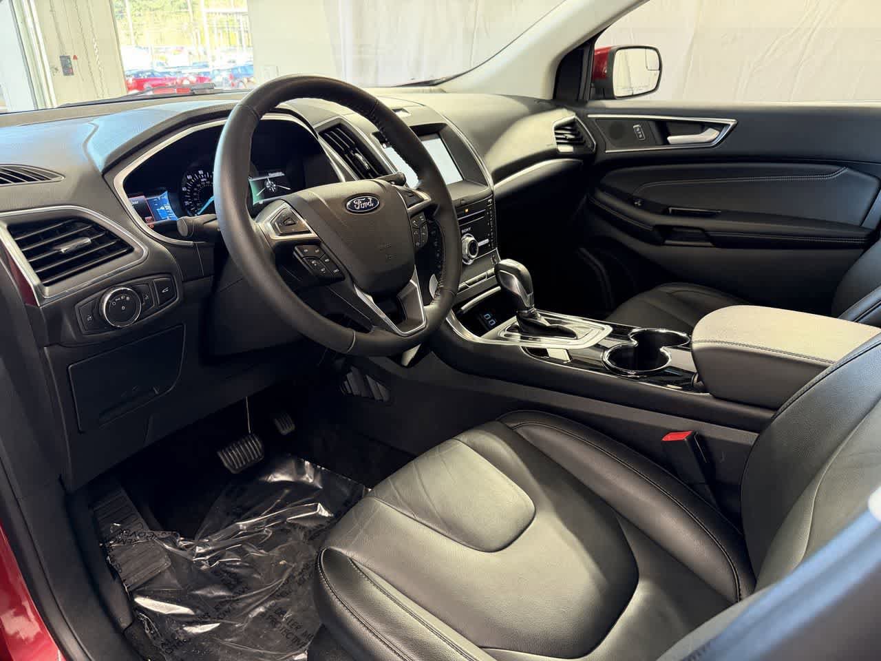 Used 2018 Ford Edge Titanium w/ Technology Package image 8