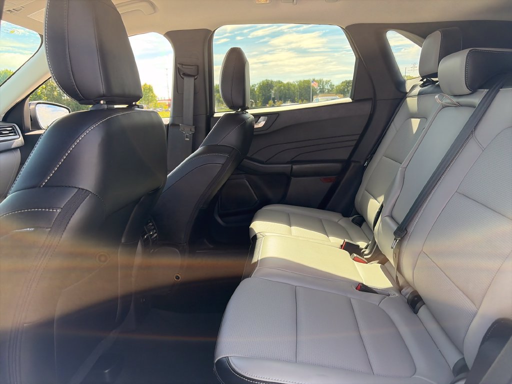 Used 2023 Ford Escape Platinum AWD/4WD image 31