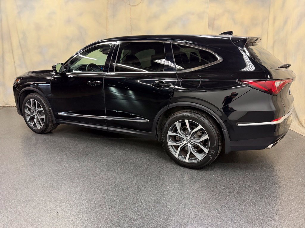 Used 2023 Acura MDX w/ Technology Package AWD/4WD image 4