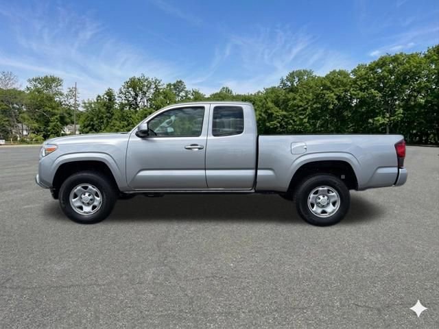 Used 2018 Toyota Tacoma SR w/ SR Convenience Package AWD/4WD image 5