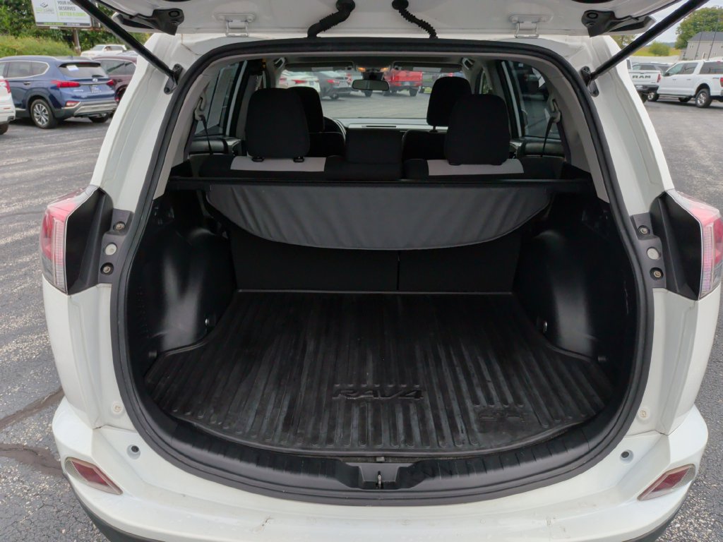 Used 2018 Toyota RAV4 XLE w/ Plus Extra Value Package AWD/4WD image 29