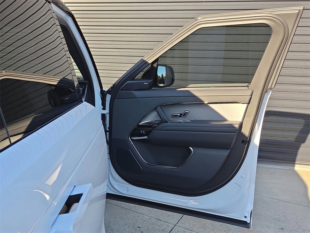 Used 2025 Land Rover Range Rover Sport Dynamic SE image 20