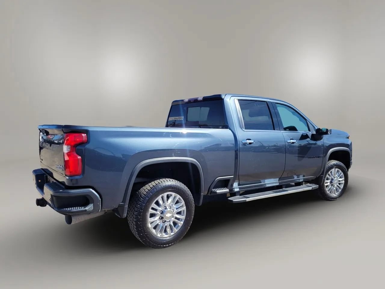 Used 2020 Chevrolet Silverado 3500 High Country w/ Technology Package AWD/4WD image 9
