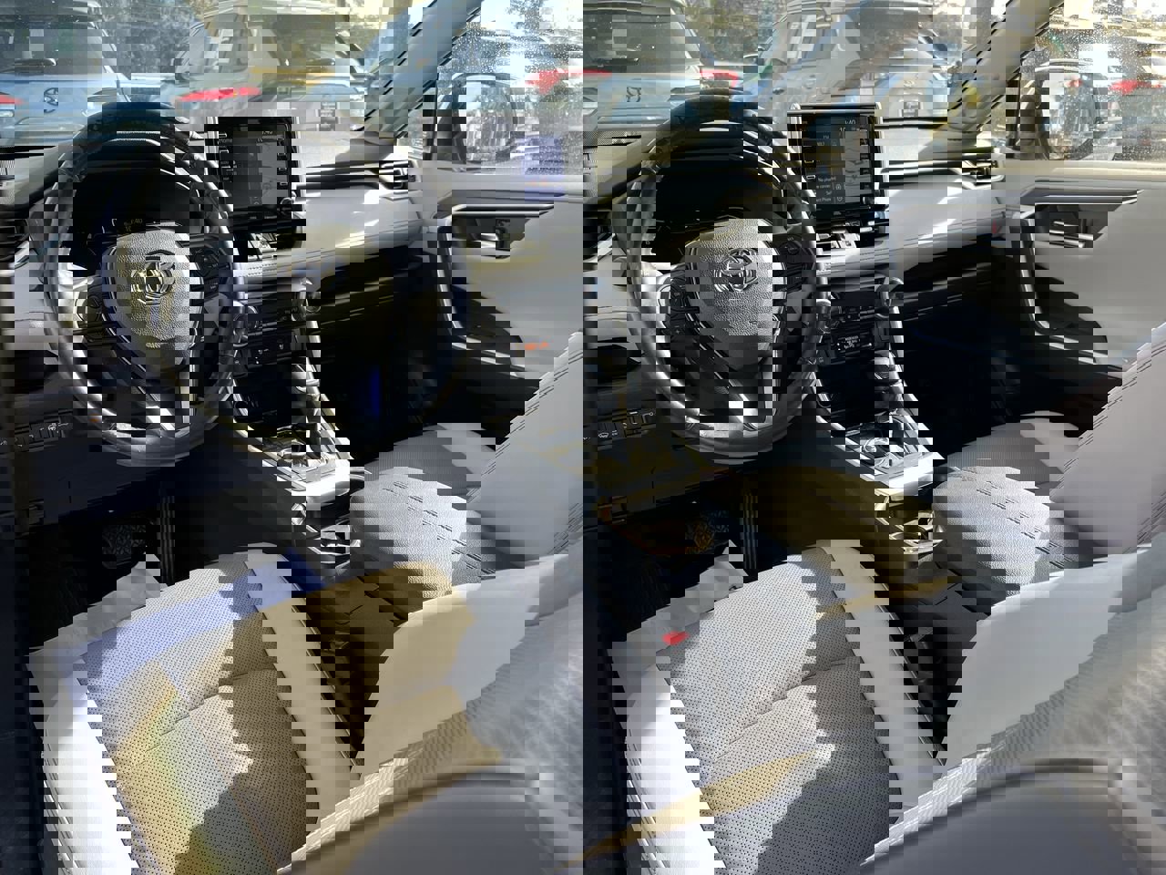 Used 2019 Toyota RAV4 Limited image 30