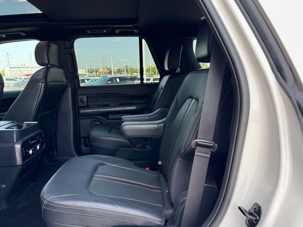 Used 2023 Ford Expedition Platinum AWD/4WD image 32