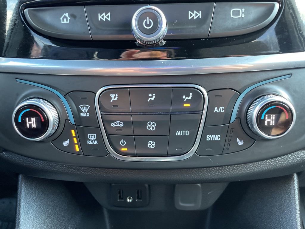 Used 2023 Chevrolet Traverse LT image 24