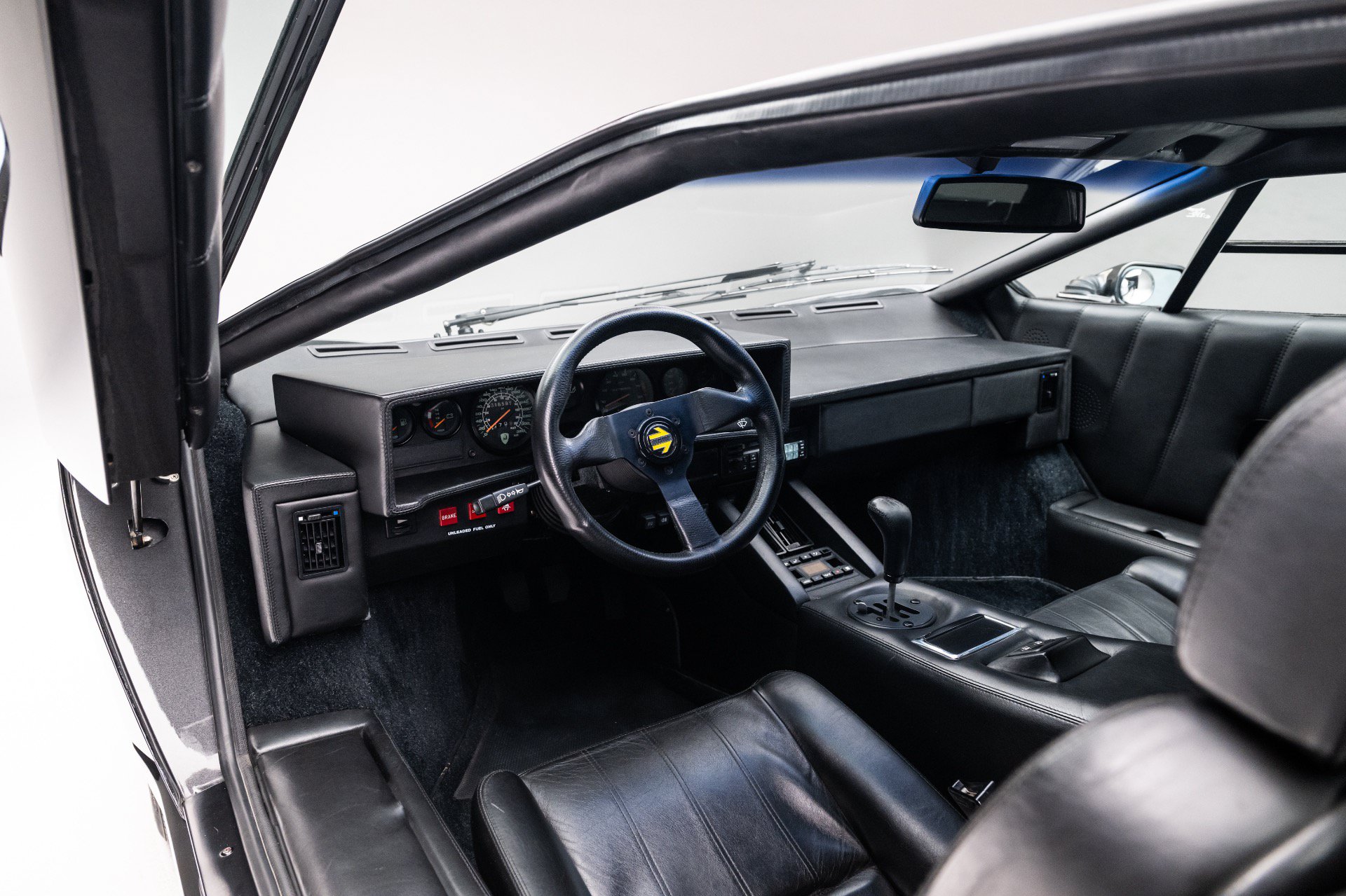 Used 1989 Lamborghini Countach Coupe RWD image 17
