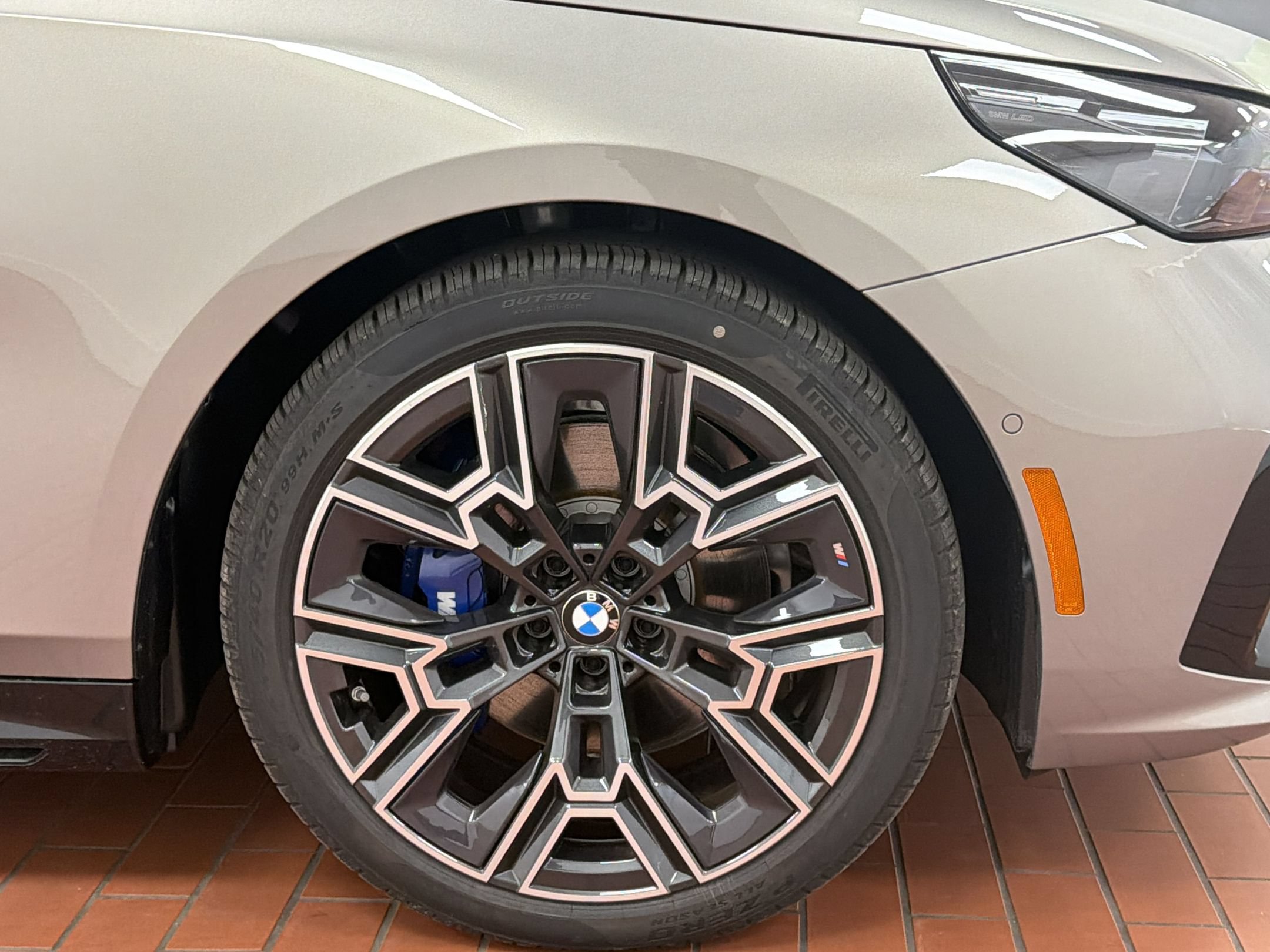 Used 2026 BMW 530i xDrive w/ M Sport Package AWD/4WD image 11