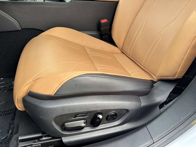 New 2025 Lexus ES 300h w/ Accessory Package (Z2) image 19