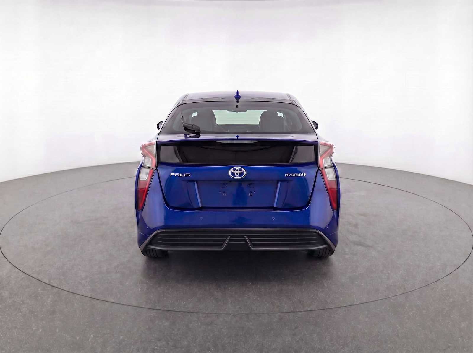 Used 2018 Toyota Prius Three Touring w/ Appearance Package FWD image 10