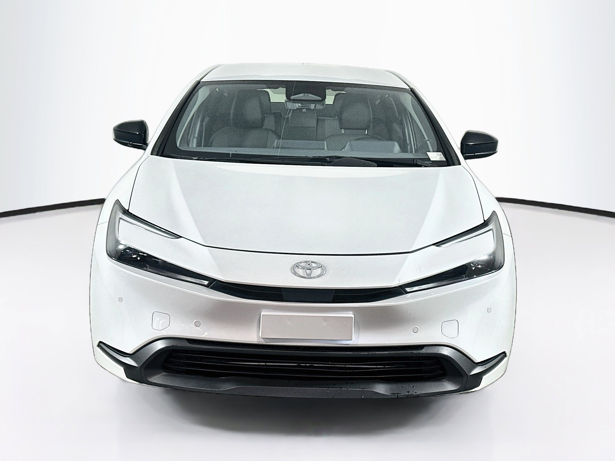 Used 2024 Toyota Prius LE FWD image 2