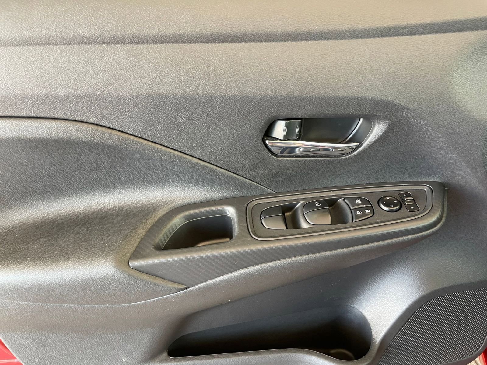 Used 2025 Nissan Versa SV image 18