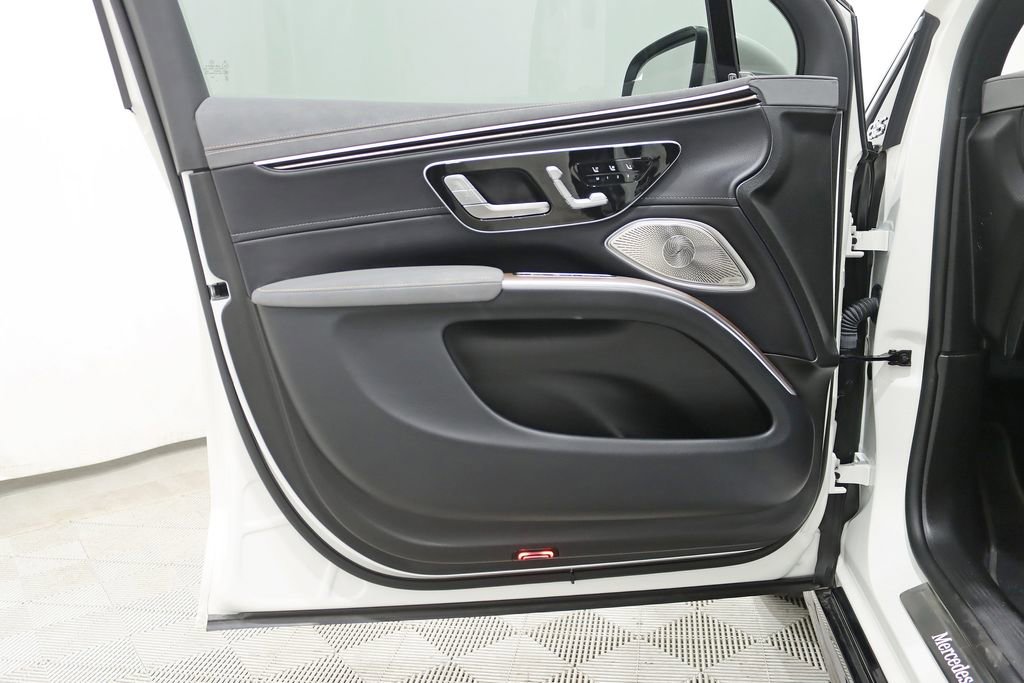 Used 2023 Mercedes-Benz EQS 580 4MATIC SUV image 37