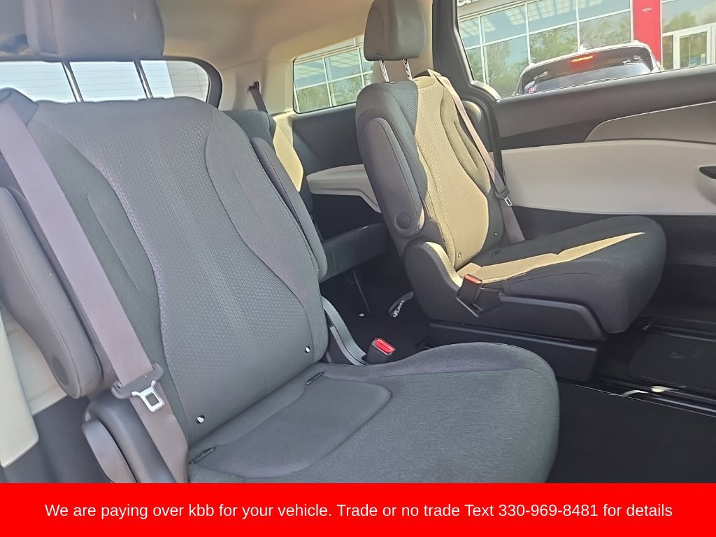 Used 2024 Kia Carnival LX FWD image 26