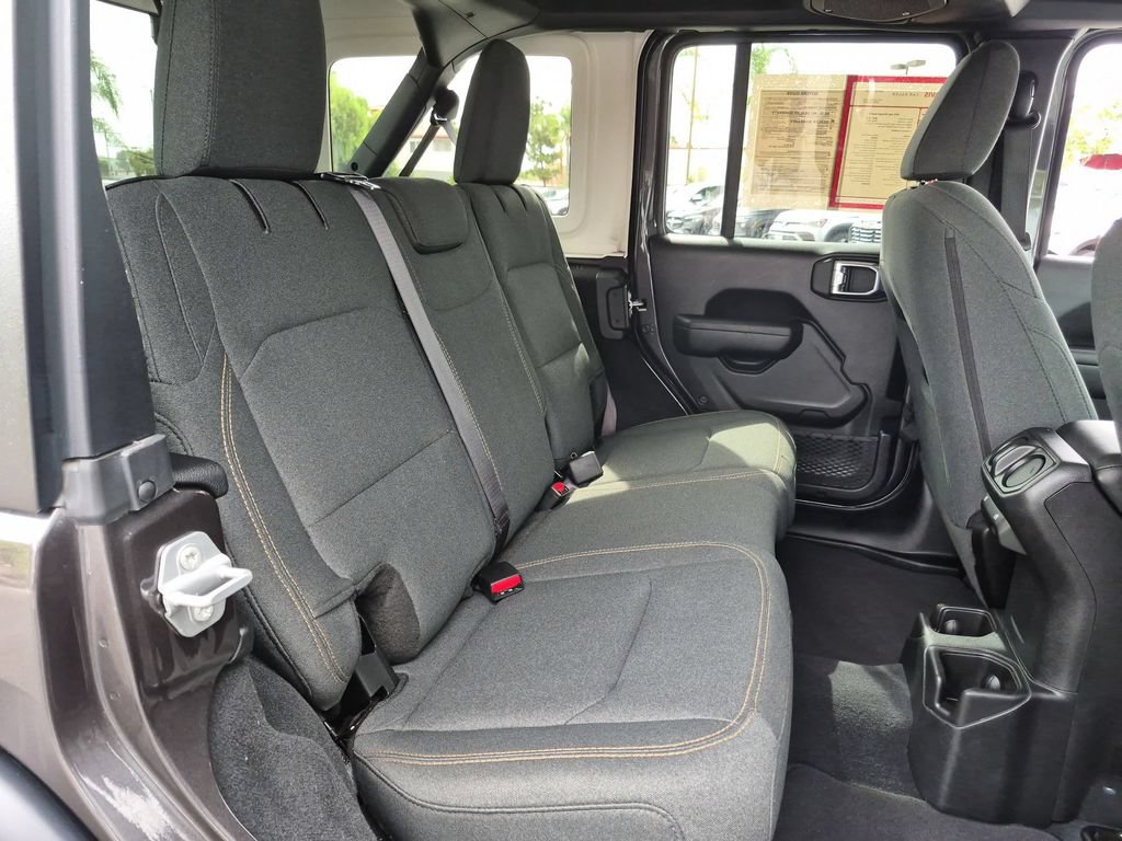 Used 2025 Jeep Wrangler Unlimited Sport AWD/4WD image 30