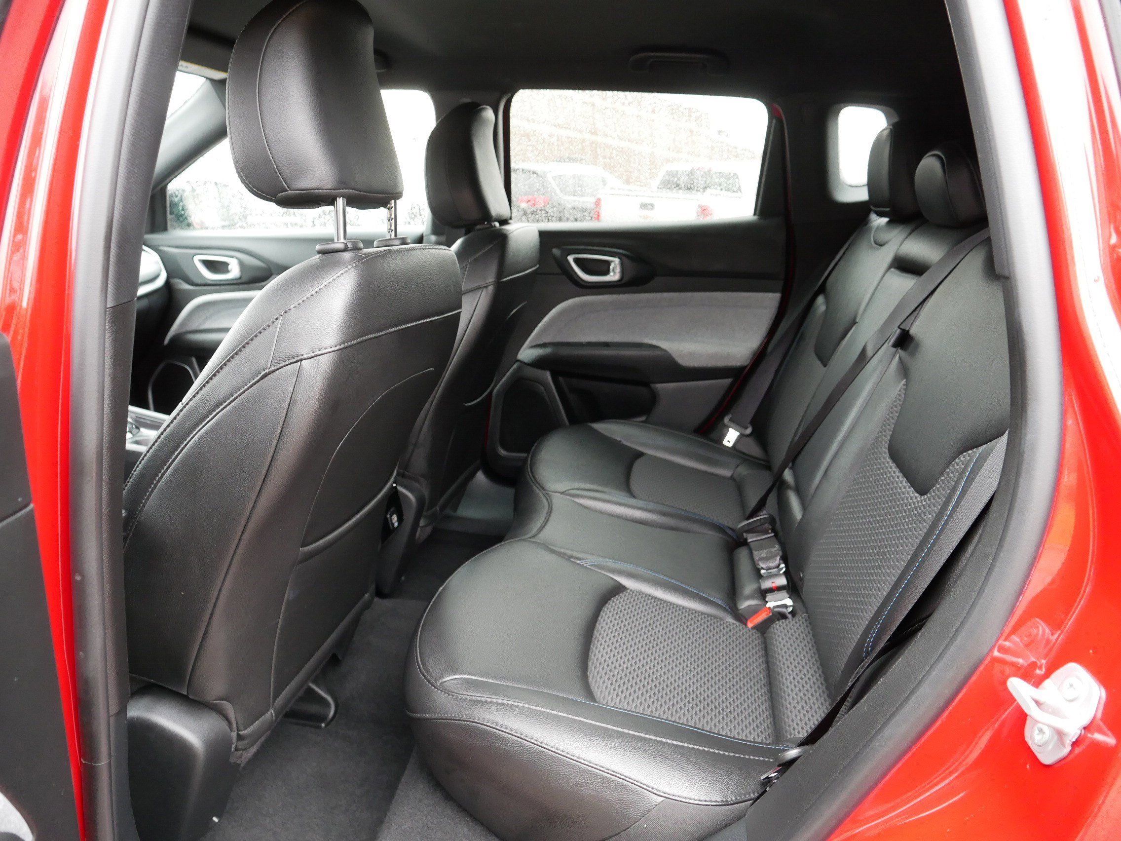 Certified 2024 Jeep Compass Latitude image 35