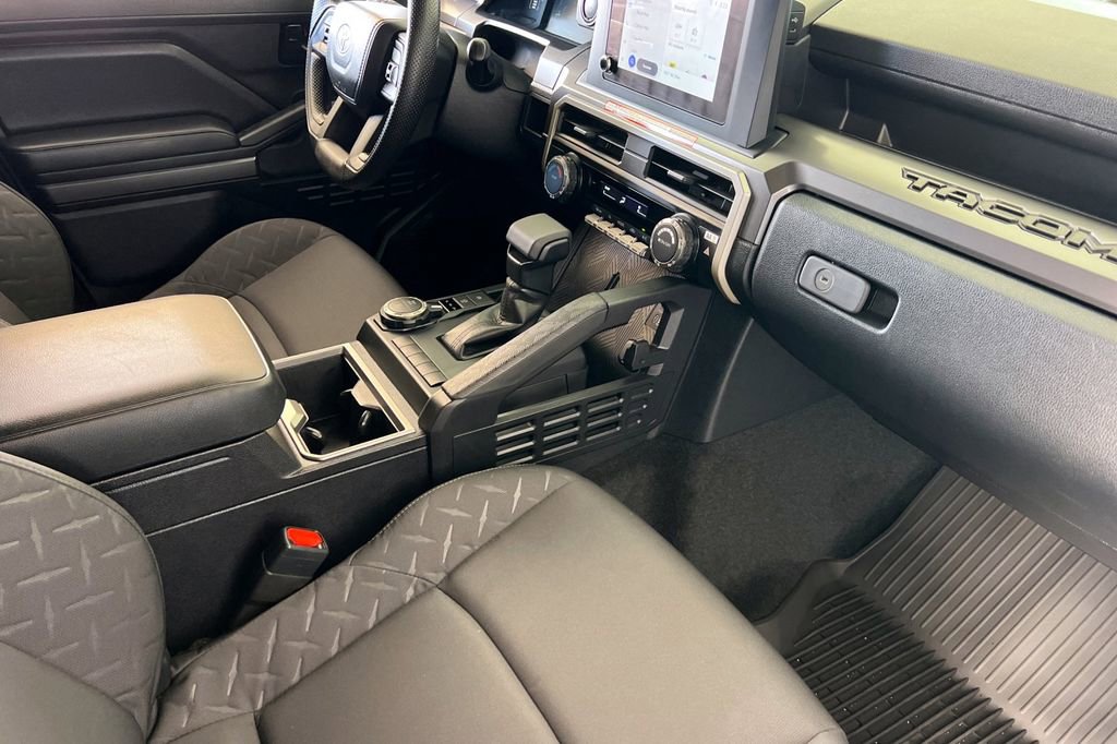 Certified 2025 Toyota Tacoma SR5 AWD/4WD image 19