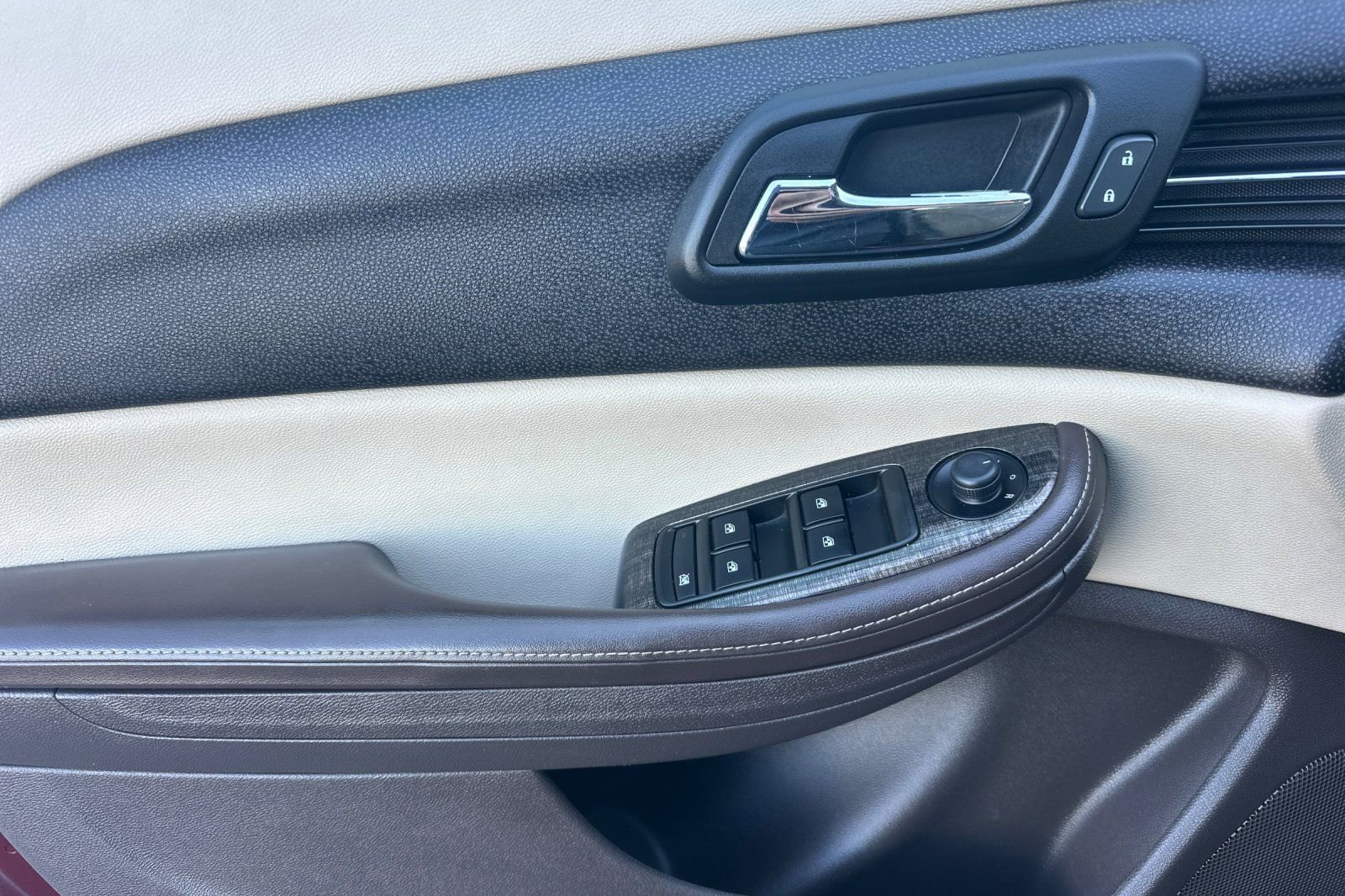 Used 2015 Chevrolet Malibu LT w/ Power Convenience Package FWD image 10