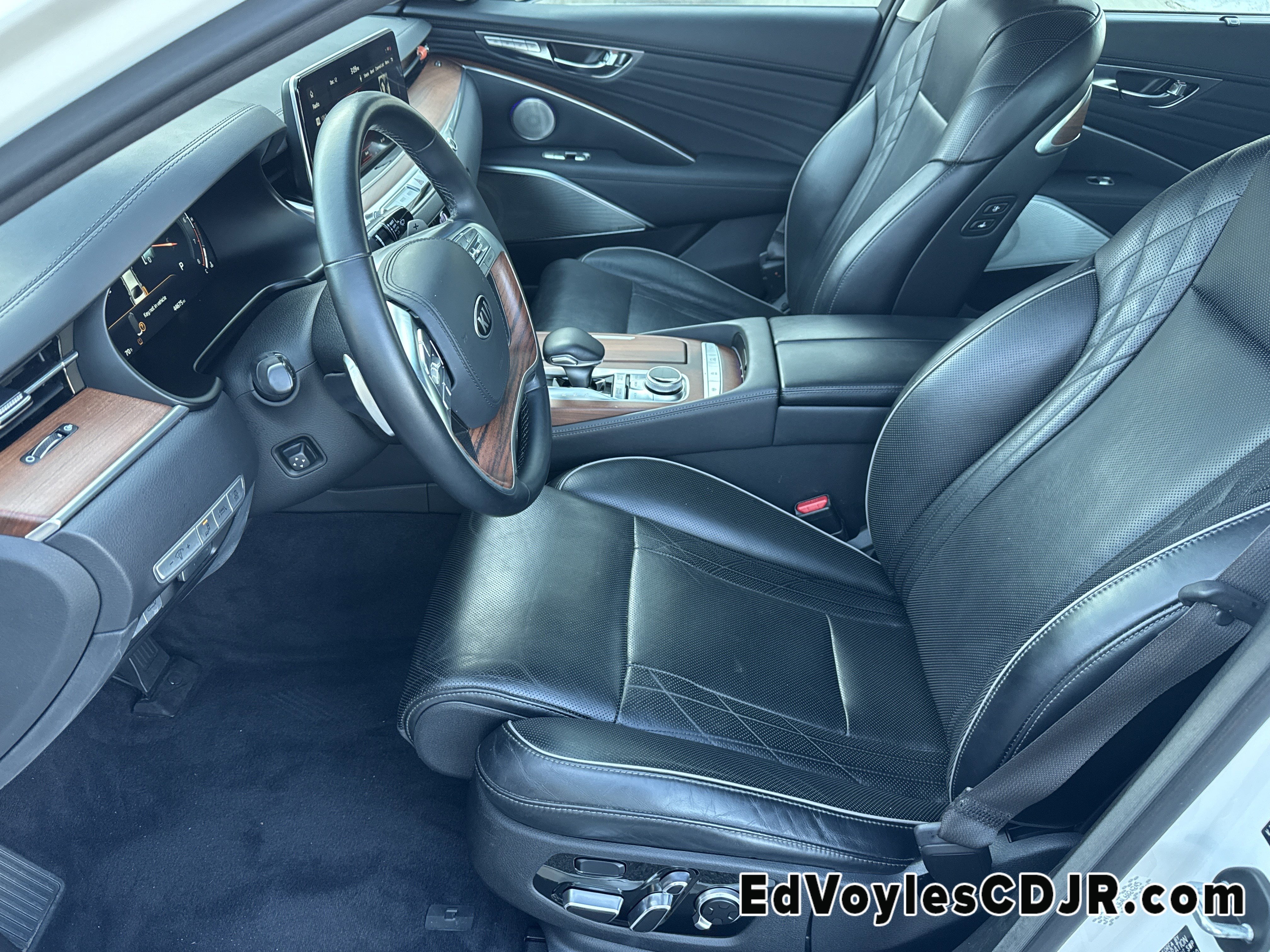 Used 2020 Kia K900 Luxury w/ VIP Package image 11