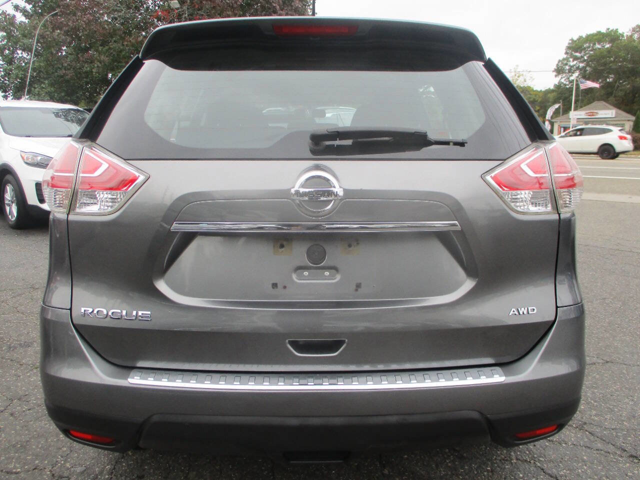 Used 2015 Nissan Rogue S image 3
