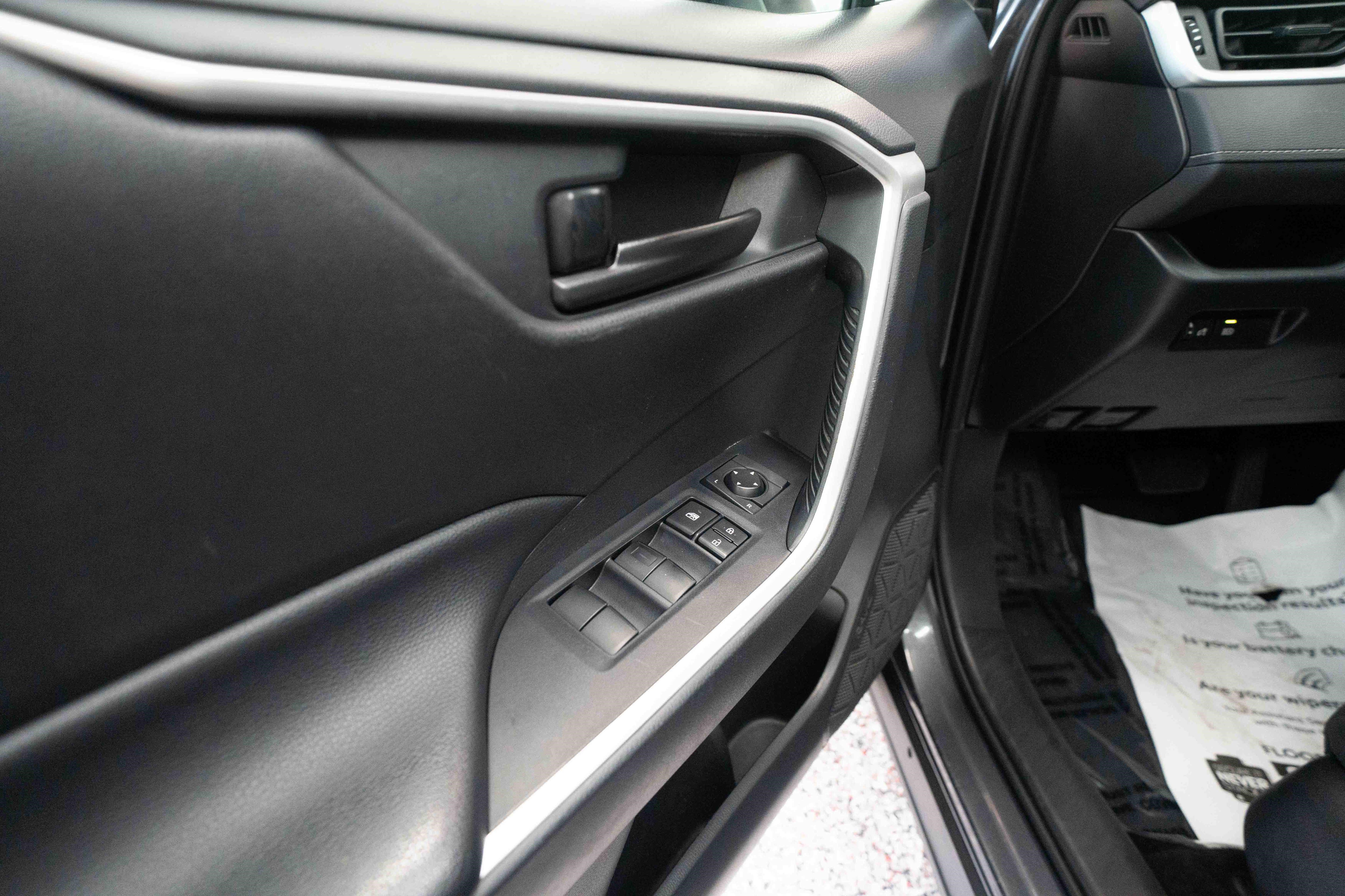 Used 2019 Toyota RAV4 LE w/ Carpet Mat Package FWD image 7
