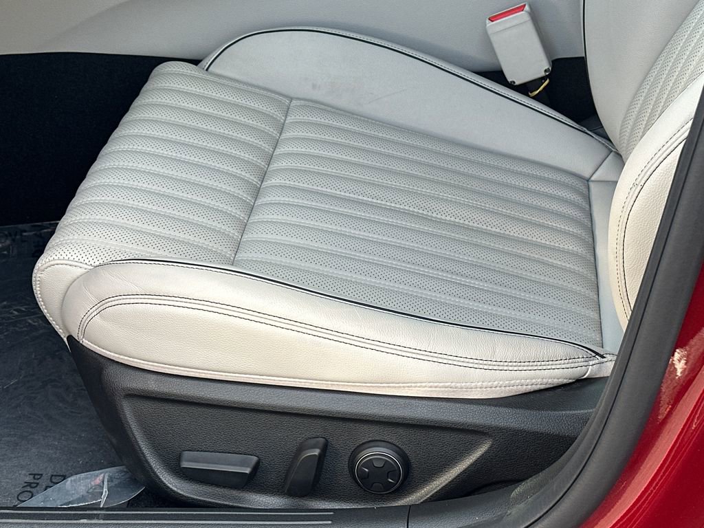 Used 2023 Genesis G70 3.3T AWD/4WD image 19