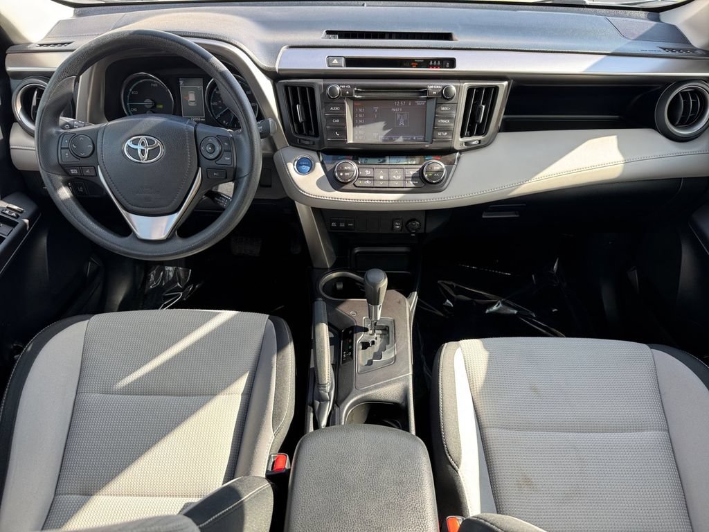 Used 2018 Toyota RAV4 LE AWD/4WD image 12