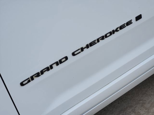 Used 2025 Jeep Grand Cherokee L Summit w/ Obsidian Package AWD/4WD image 12