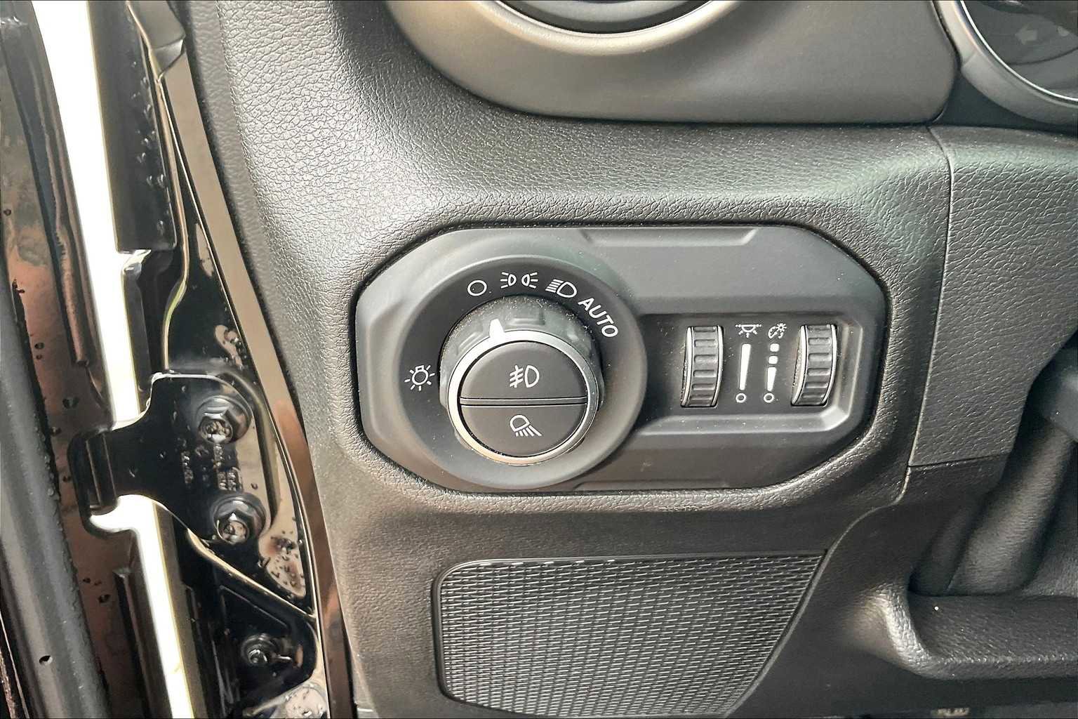 Used 2020 Jeep Gladiator Sport w/ Quick Order Package 24S image 31