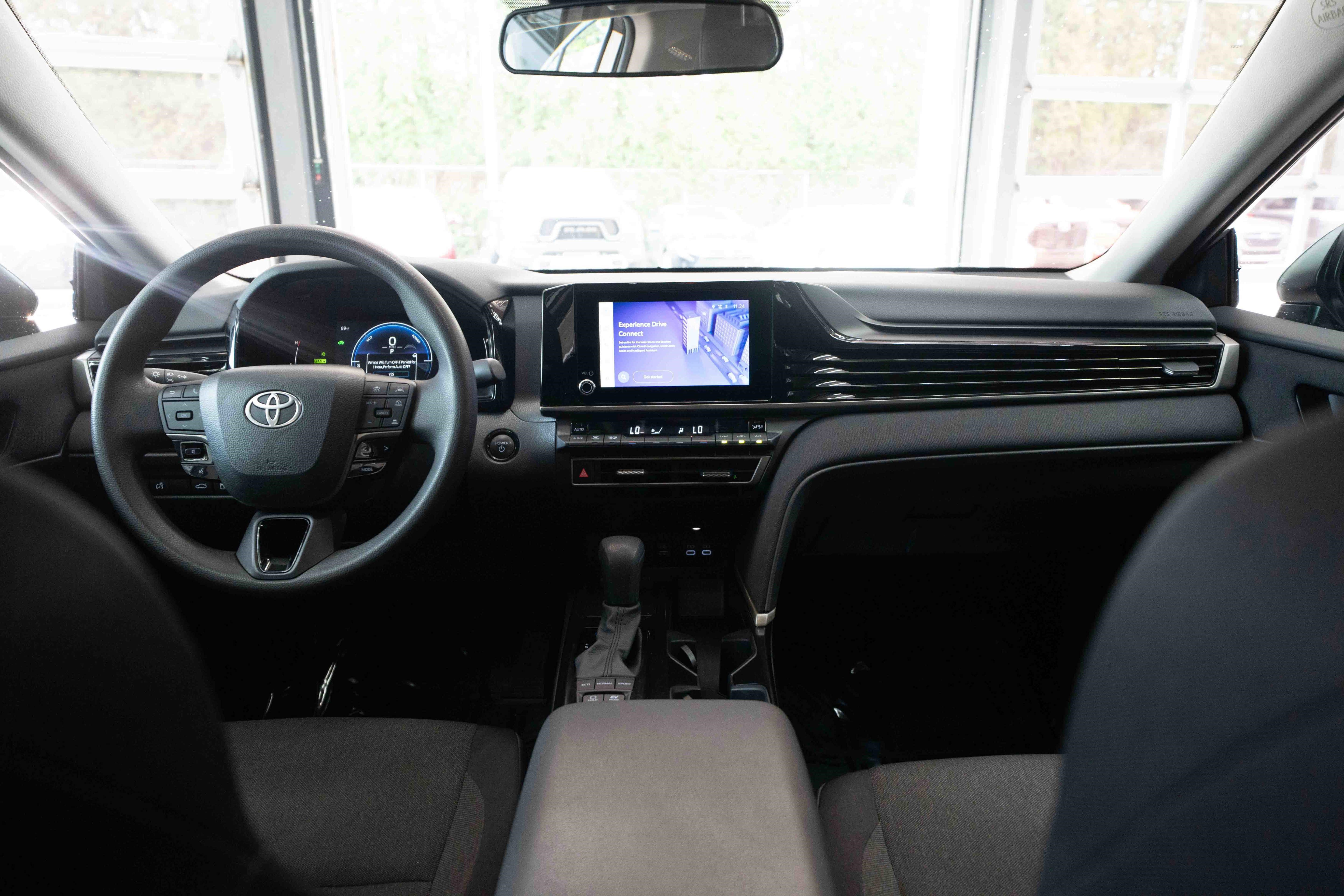 Used 2025 Toyota Camry LE FWD image 20
