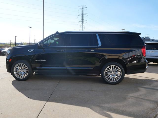 Used 2023 GMC Yukon XL SLT w/ SLT Premium Package image 4