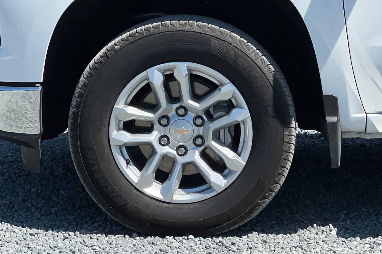 Used 2025 Chevrolet Silverado 1500 LT AWD/4WD image 12