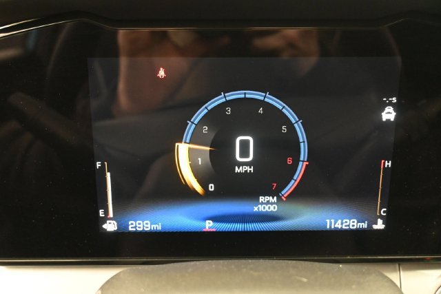 Used 2026 Chevrolet Trax LT w/ LT Convenience Package FWD image 9