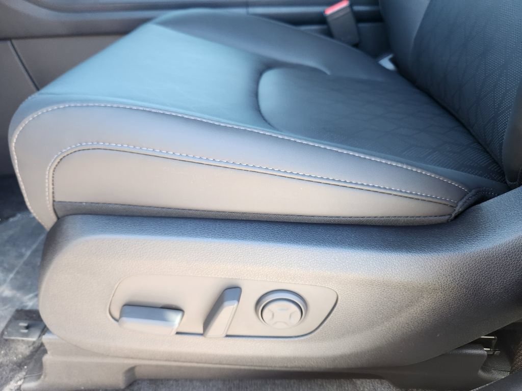 New 2026 Kia Carnival SX w/ SX Dark Edition Package FWD image 8