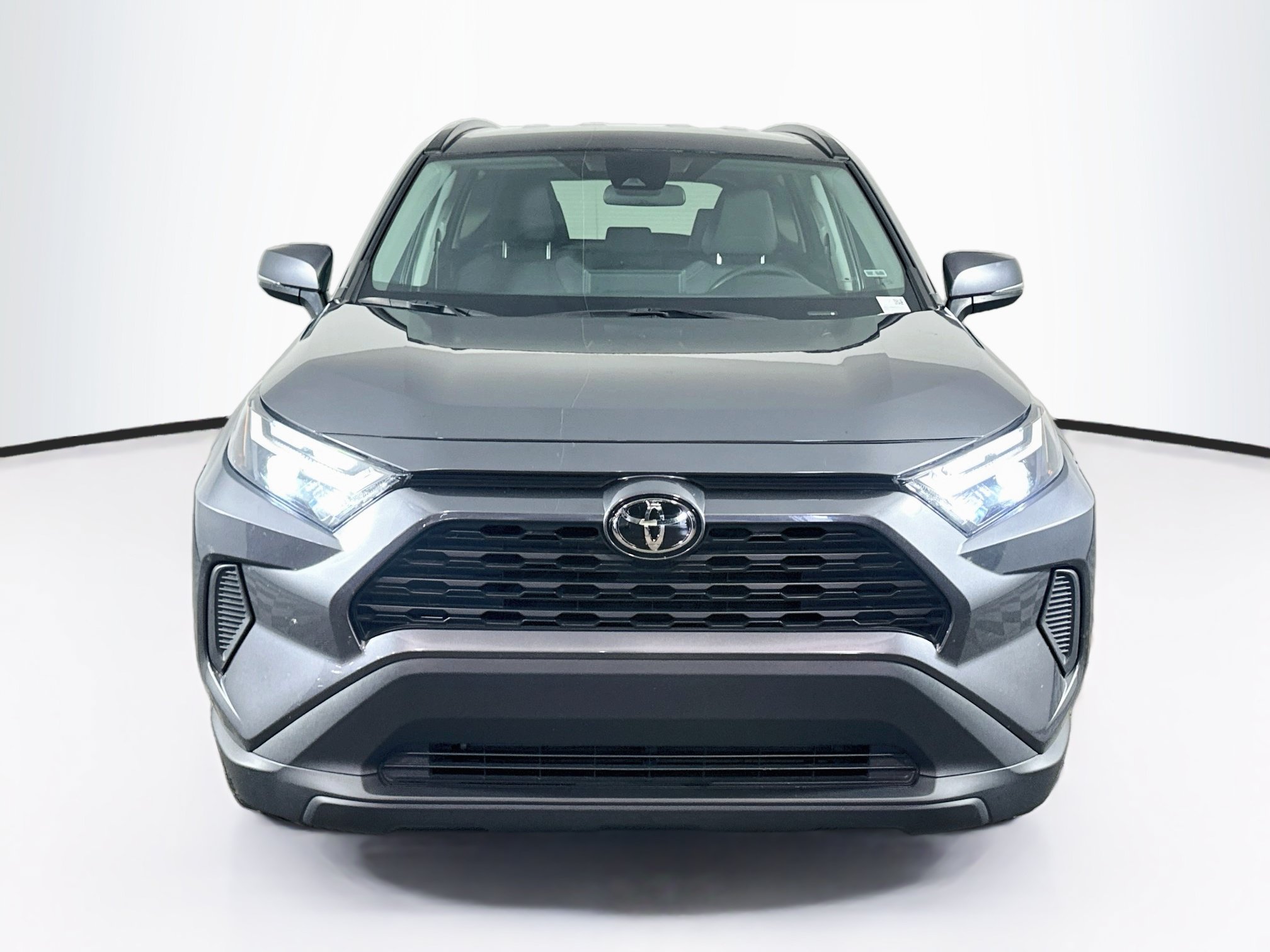 Used 2025 Toyota RAV4 XLE AWD/4WD image 2