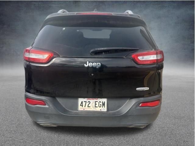 Used 2017 Jeep Cherokee Latitude FWD image 4