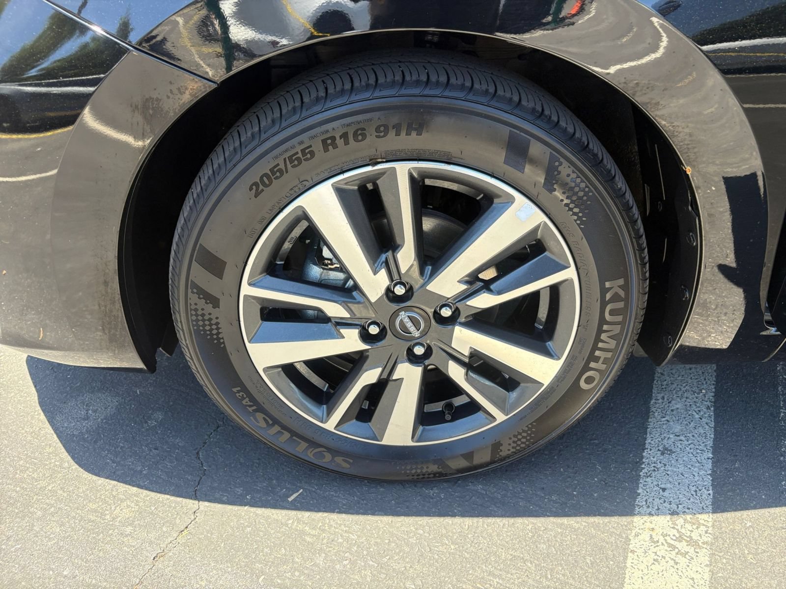 Used 2025 Nissan Versa SV FWD image 28