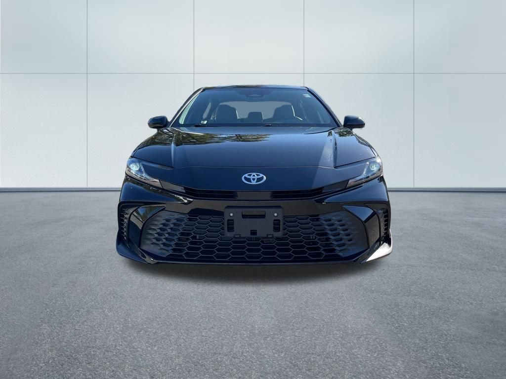 Used 2025 Toyota Camry SE image 3