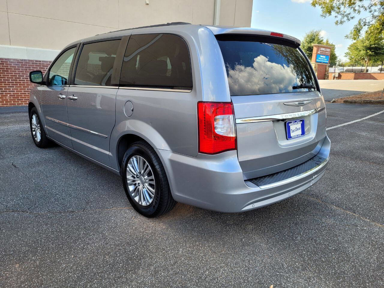 Used 2014 Chrysler Town & Country Touring-L w/ Driver Convenience Group image 22