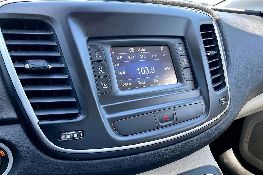 Used 2015 Chrysler 200 Limited FWD image 23