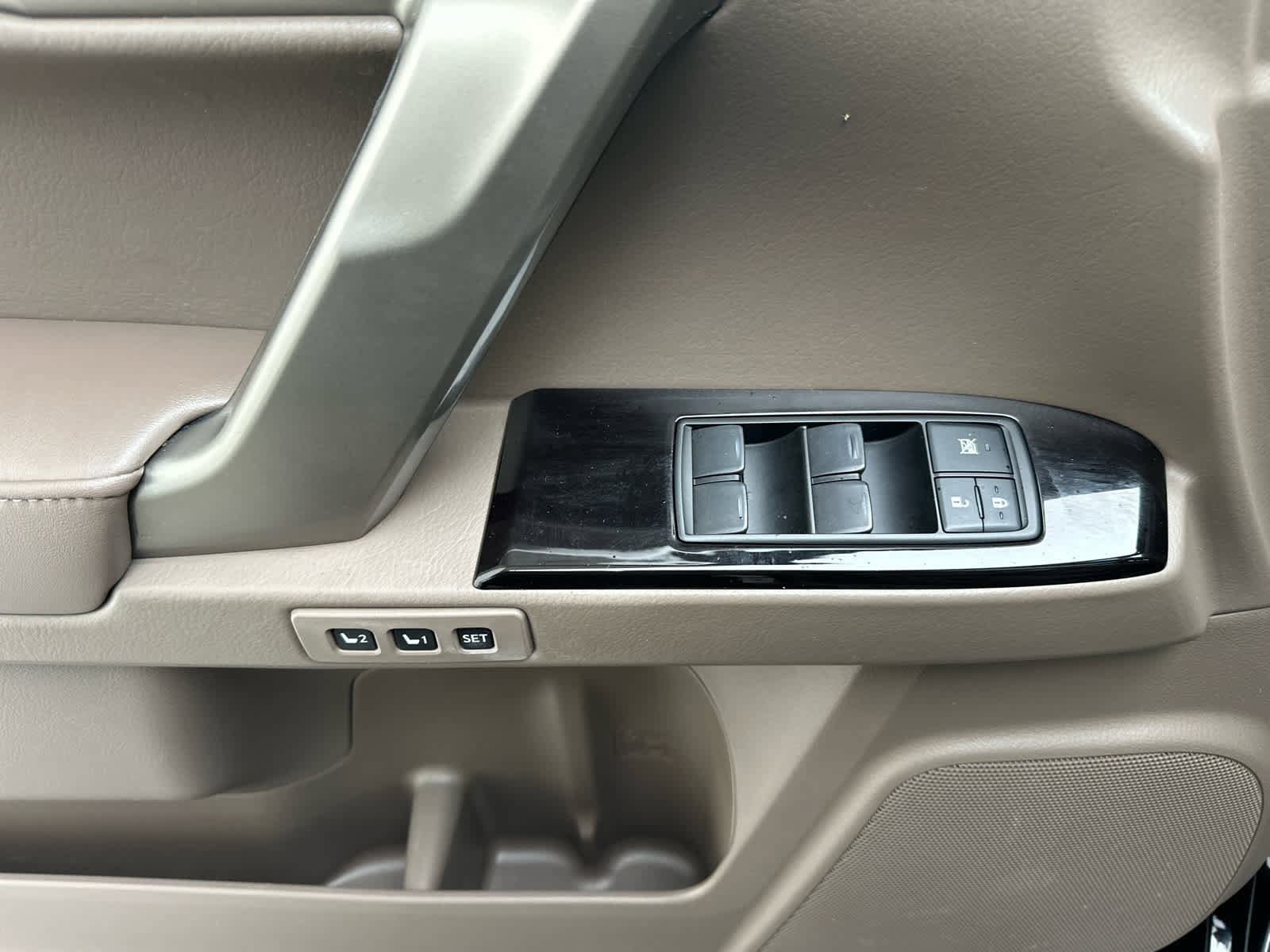 Used 2018 Lexus GX 460 w/ Navigation Package image 19