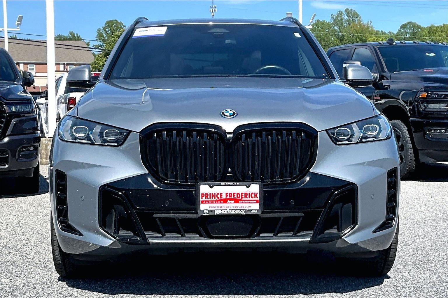 Used 2024 BMW X5 xDrive50e w/ M Sport Package AWD/4WD image 2